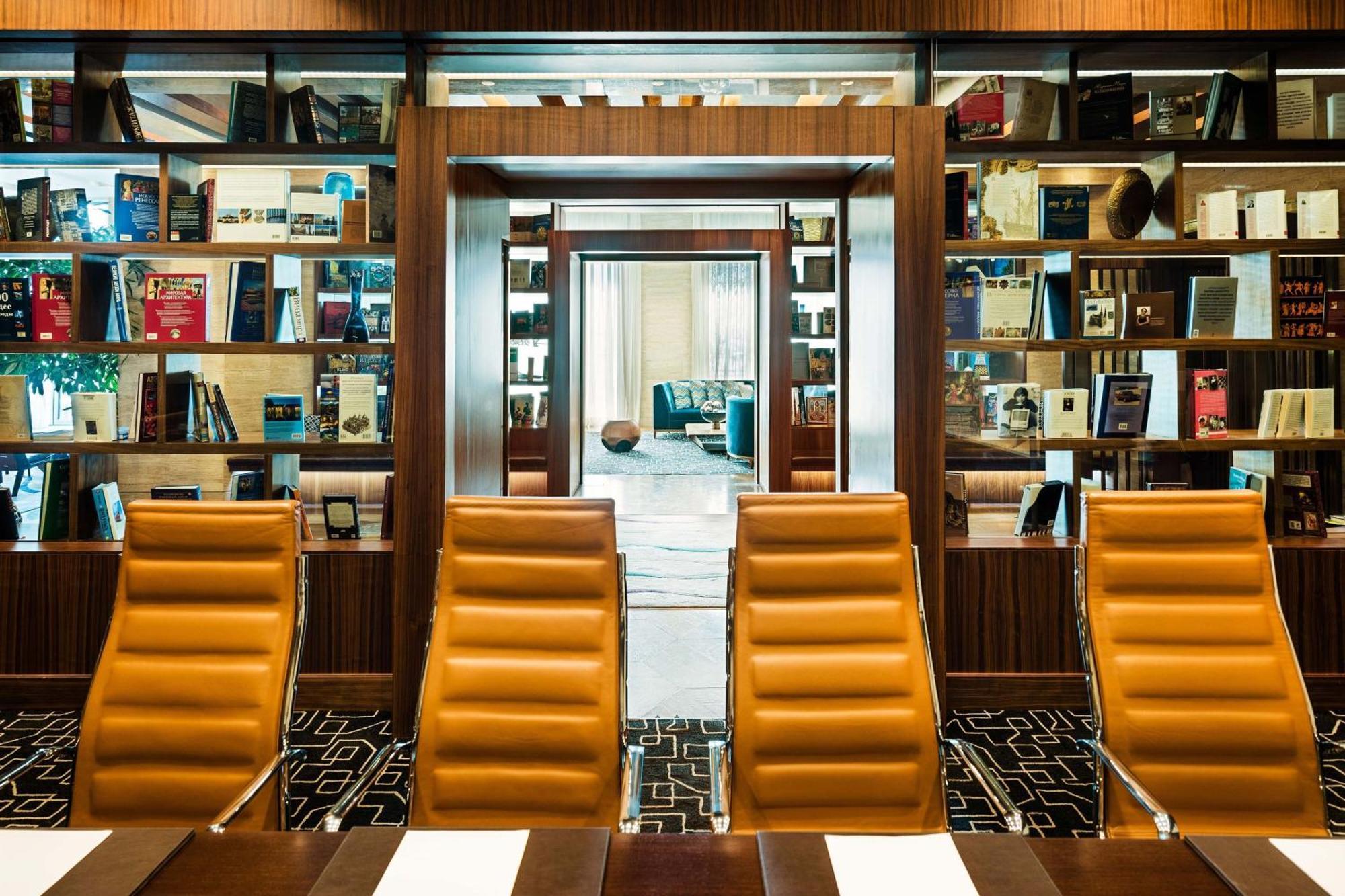 Sheraton Baku Intourist المظهر الخارجي الصورة Library on board