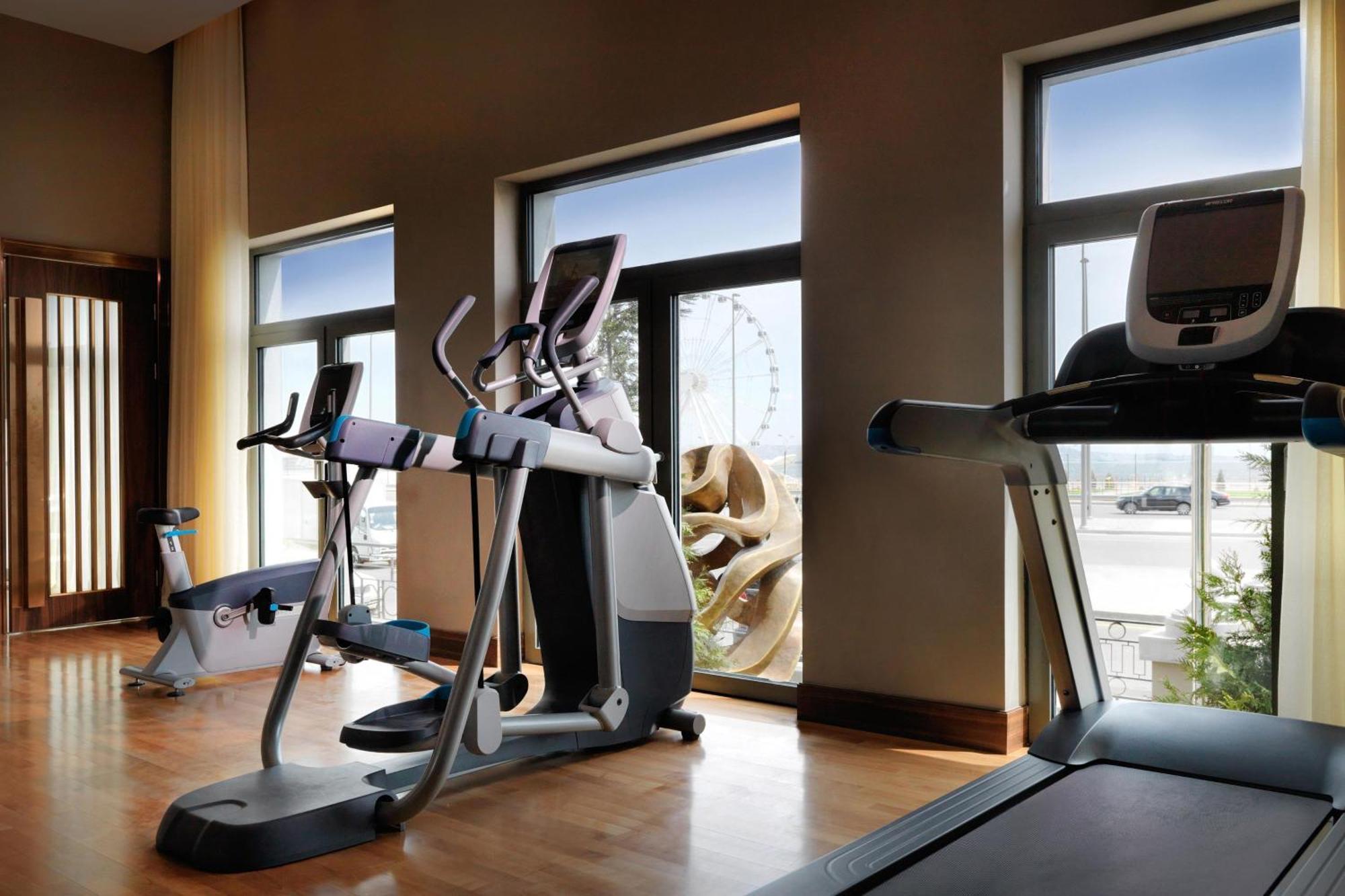 Sheraton Baku Intourist المظهر الخارجي الصورة A typical gym