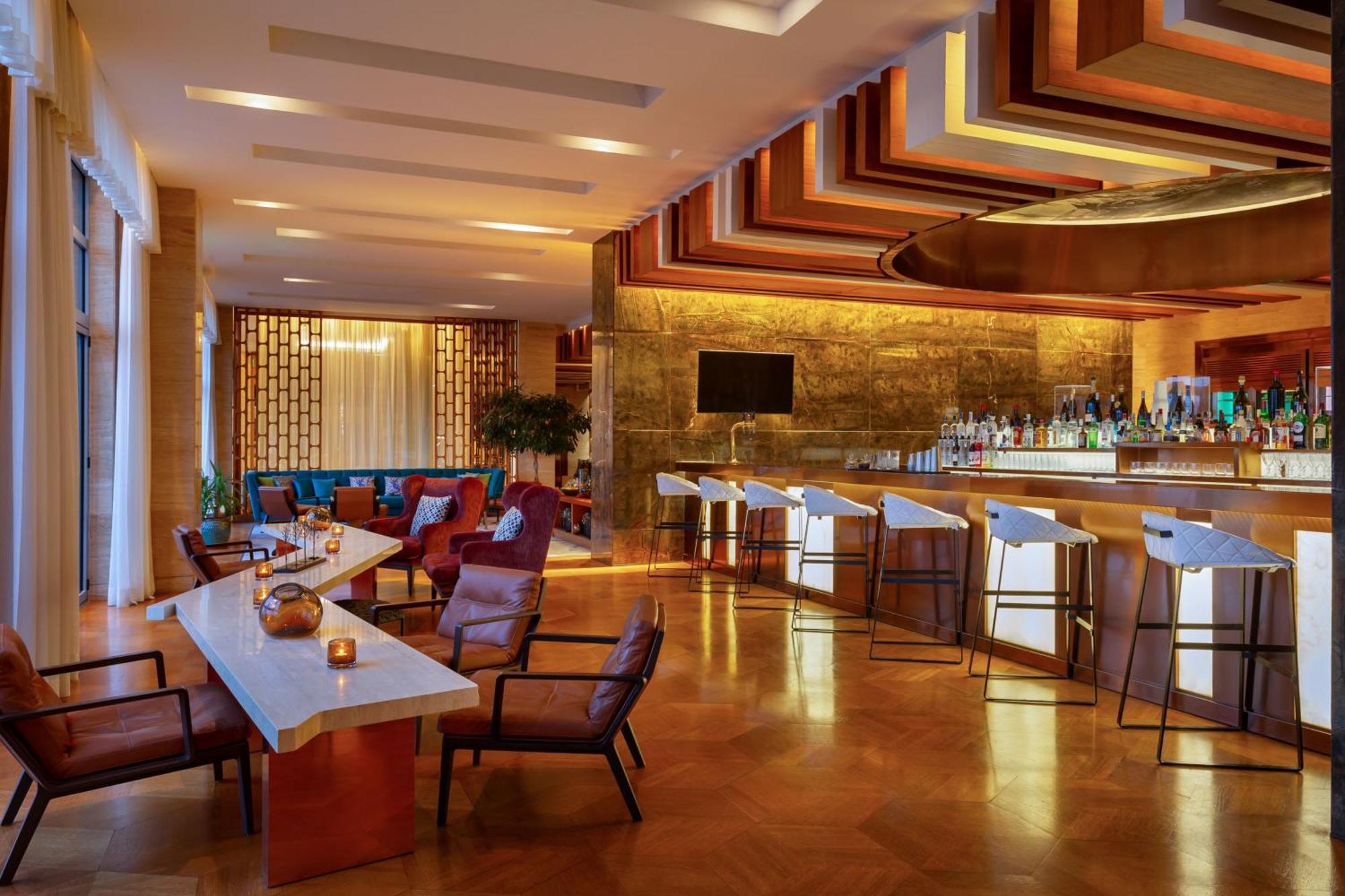 Sheraton Baku Intourist المظهر الخارجي الصورة The bar at the Westin