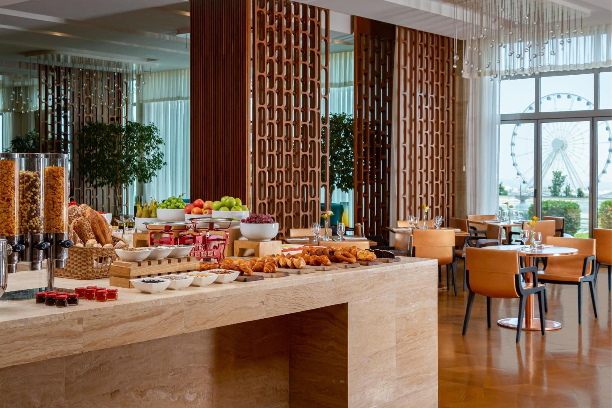 Sheraton Baku Intourist المظهر الخارجي الصورة The Lounge at the airport