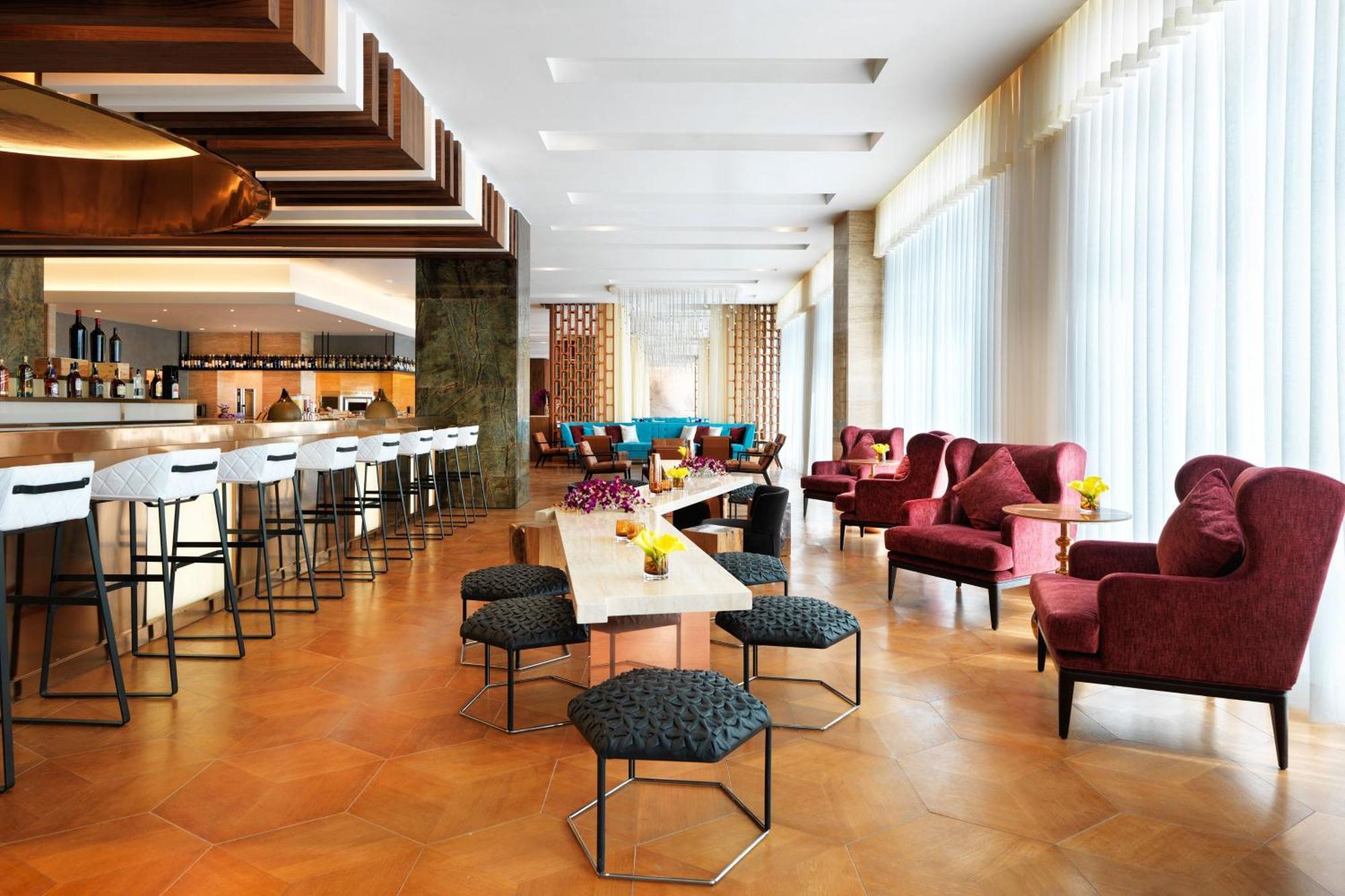Sheraton Baku Intourist المظهر الخارجي الصورة The Bar