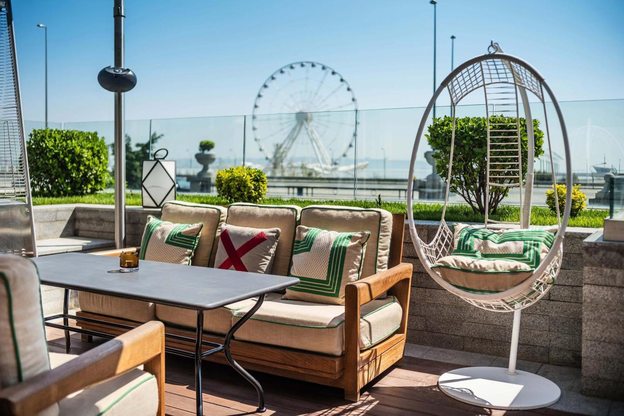 Sheraton Baku Intourist المظهر الخارجي الصورة The Sky Bar