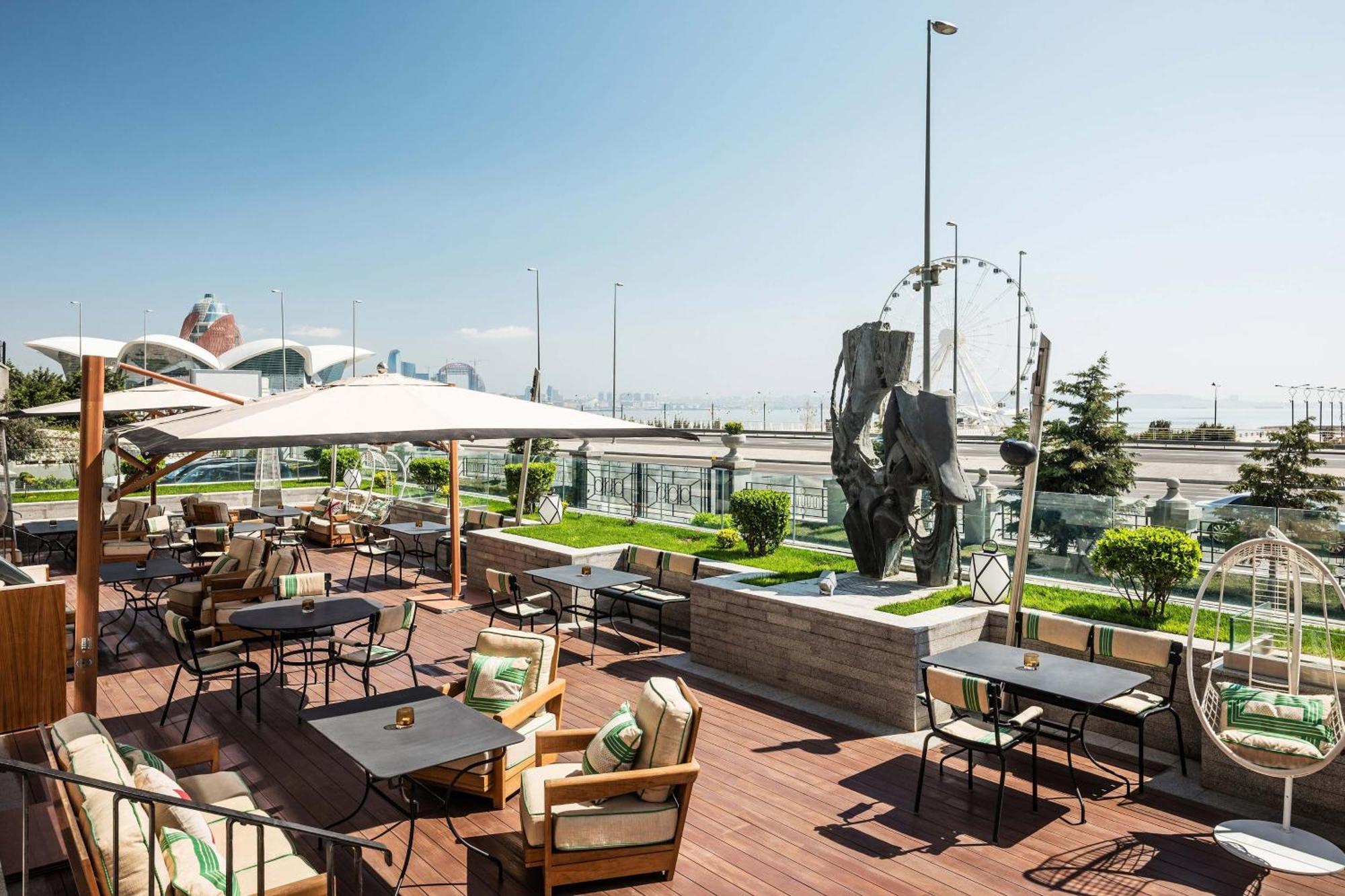 Sheraton Baku Intourist المظهر الخارجي الصورة The Sky Bar