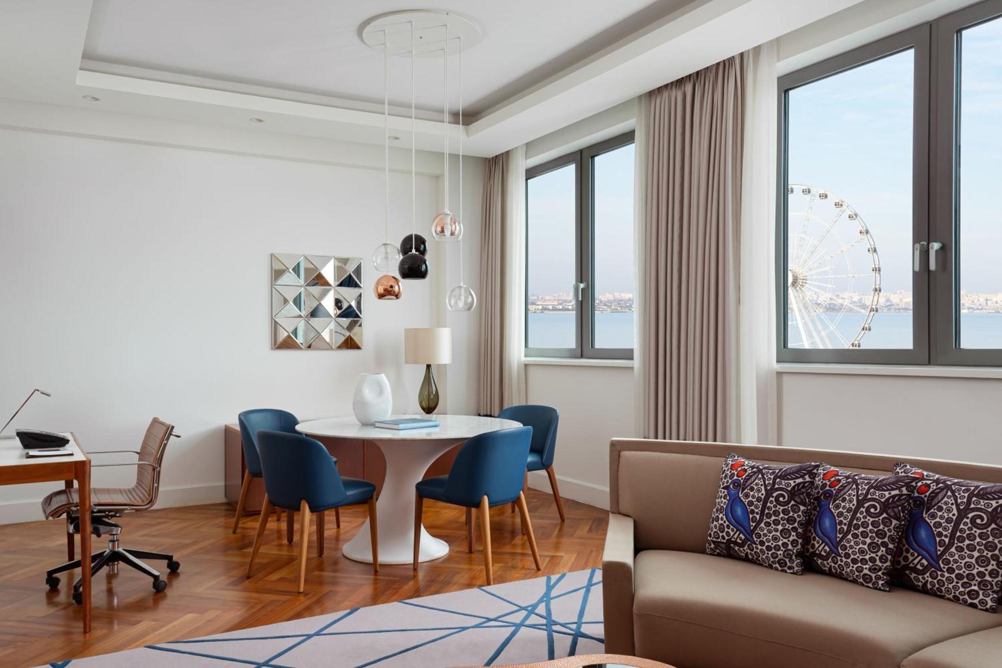 Sheraton Baku Intourist المظهر الخارجي الصورة A suite at the hotel