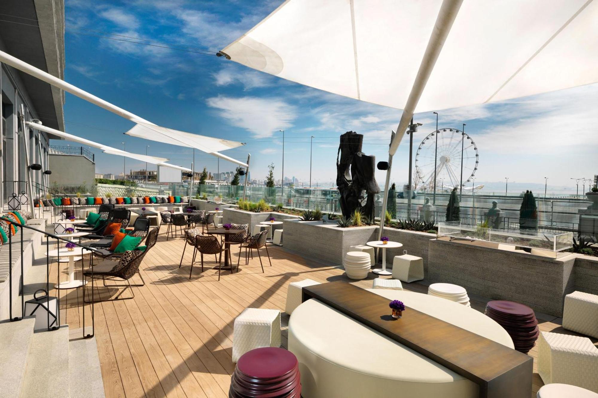 Sheraton Baku Intourist المظهر الخارجي الصورة The Sky Bar