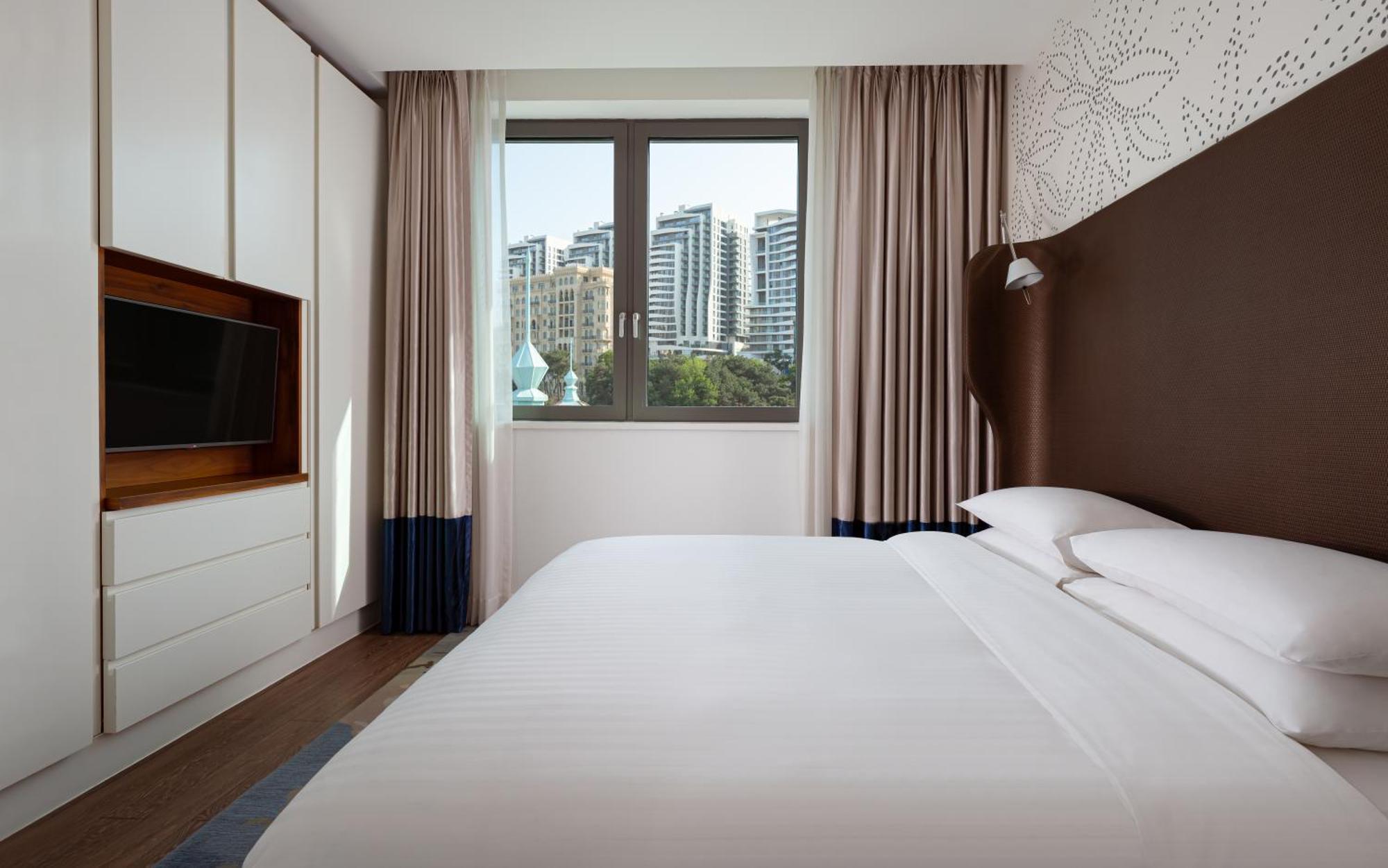 Sheraton Baku Intourist المظهر الخارجي الصورة A bedroom at the hotel