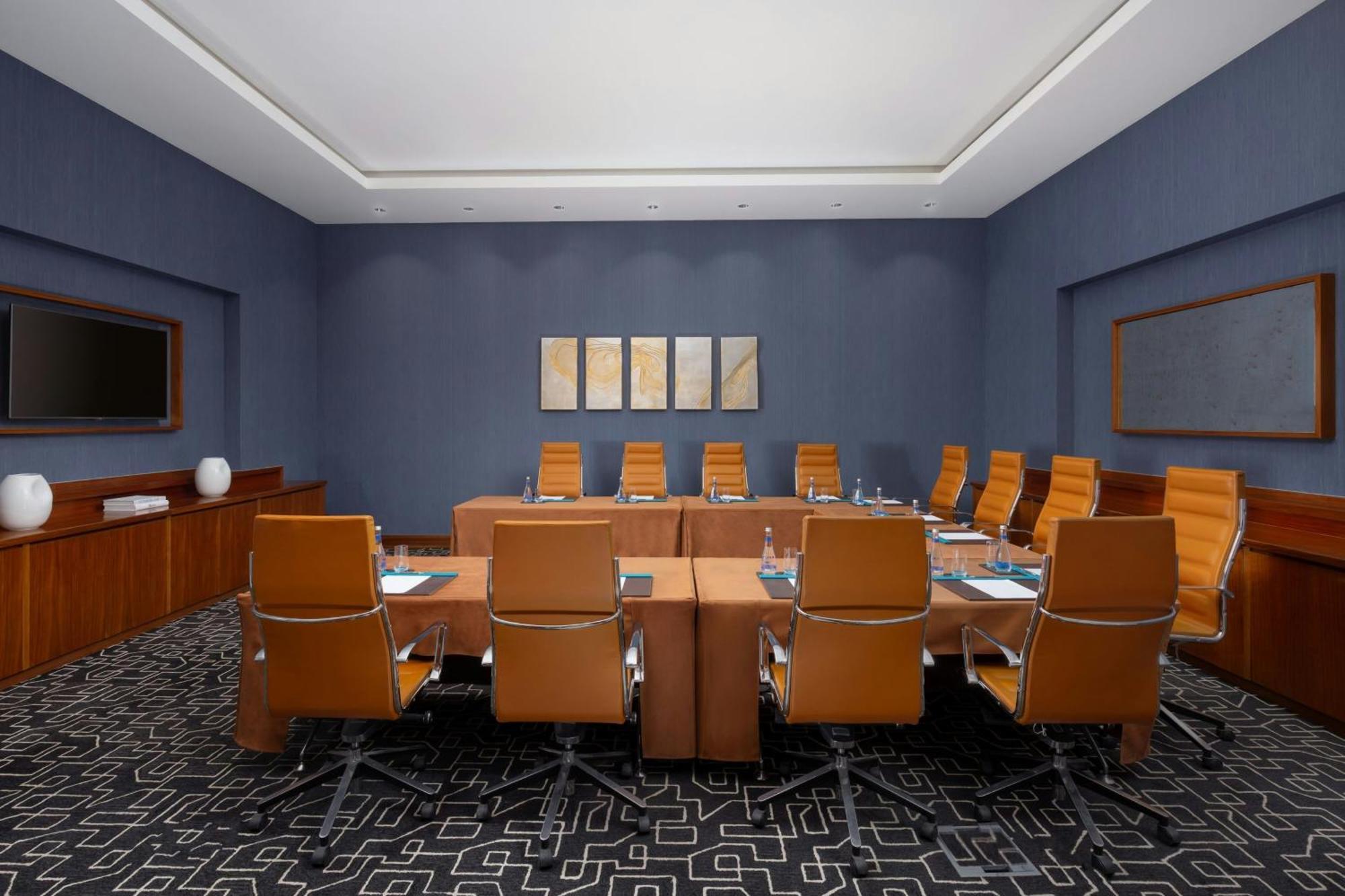 Sheraton Baku Intourist المظهر الخارجي الصورة Boardroom